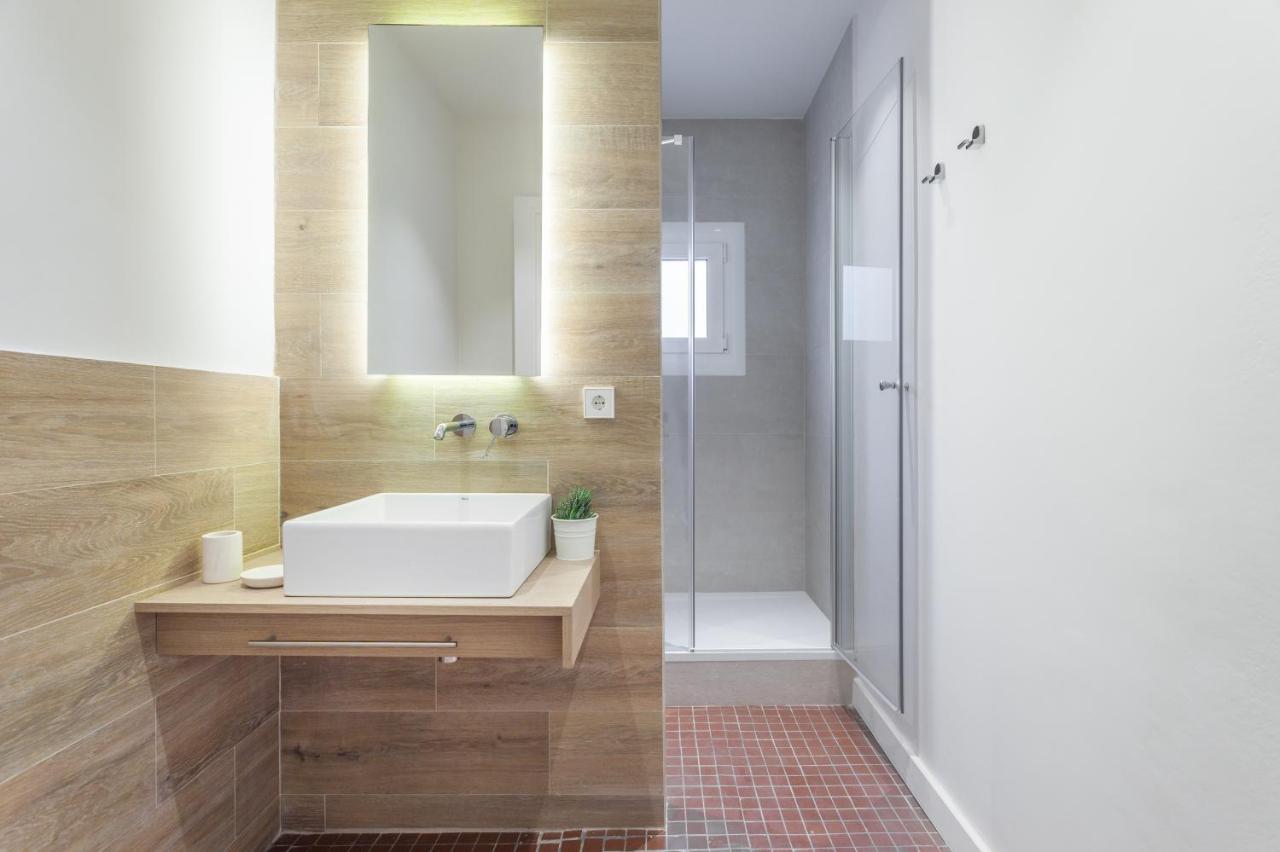 6 Dormitorios En Apartamento Modernista En El Corazon De Barcelona Eksteriør billede