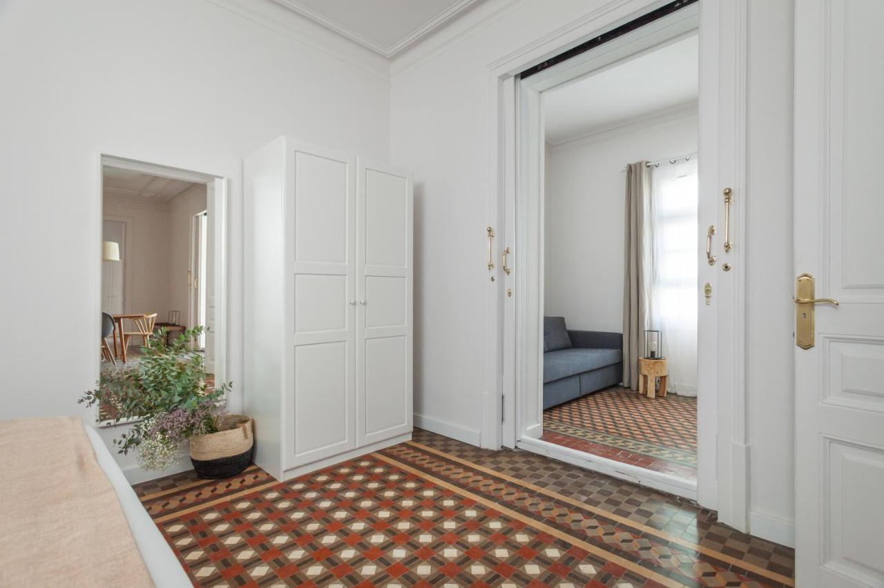 6 Dormitorios En Apartamento Modernista En El Corazon De Barcelona Eksteriør billede
