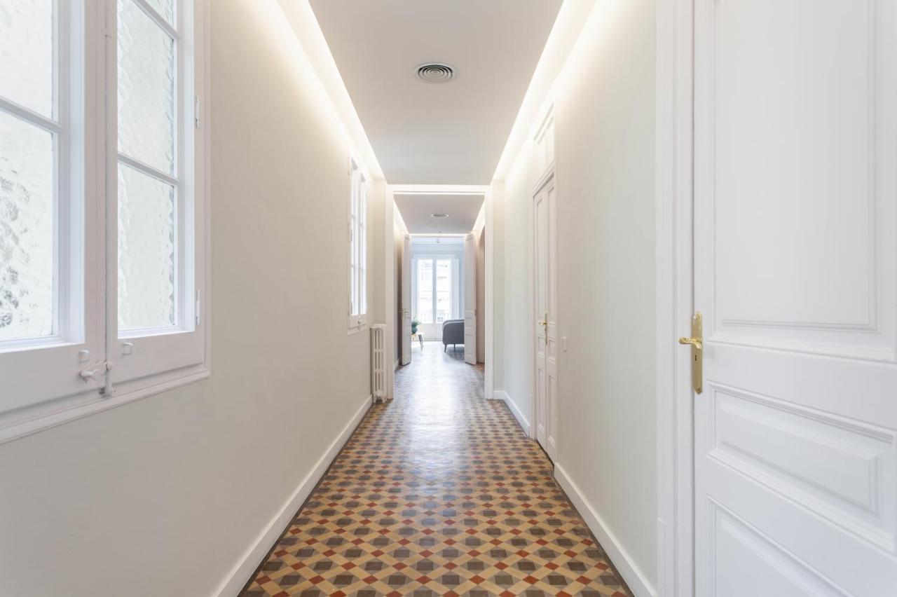 6 Dormitorios En Apartamento Modernista En El Corazon De Barcelona Eksteriør billede