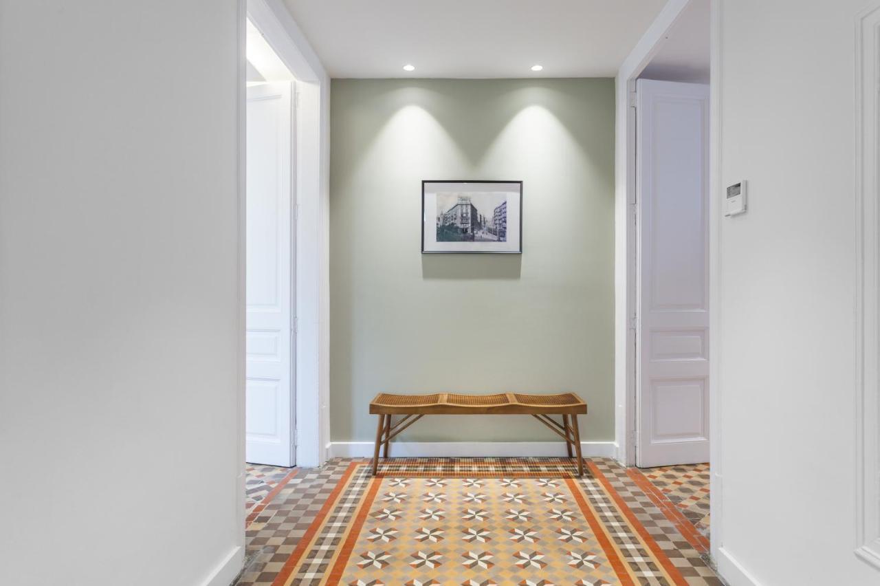 6 Dormitorios En Apartamento Modernista En El Corazon De Barcelona Eksteriør billede