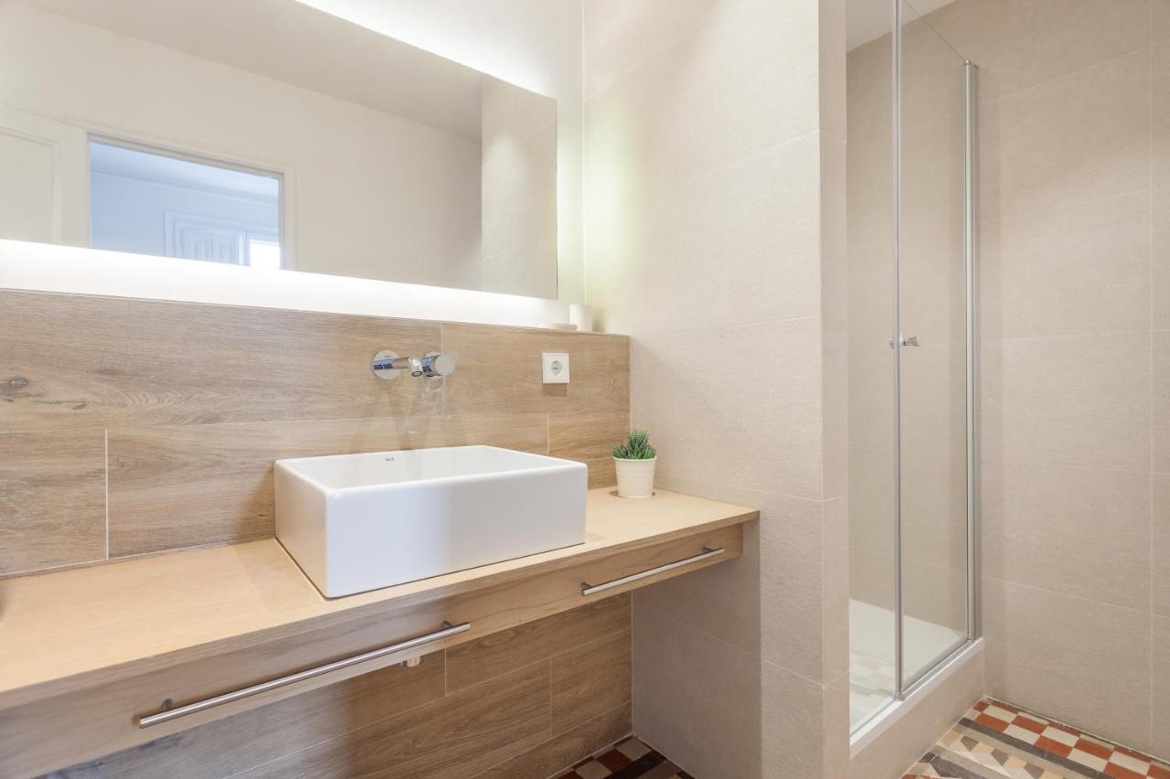 6 Dormitorios En Apartamento Modernista En El Corazon De Barcelona Eksteriør billede