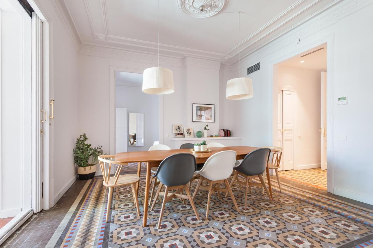 6 Dormitorios En Apartamento Modernista En El Corazon De Barcelona Eksteriør billede